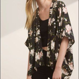 Aritzia Talula kimono style vest